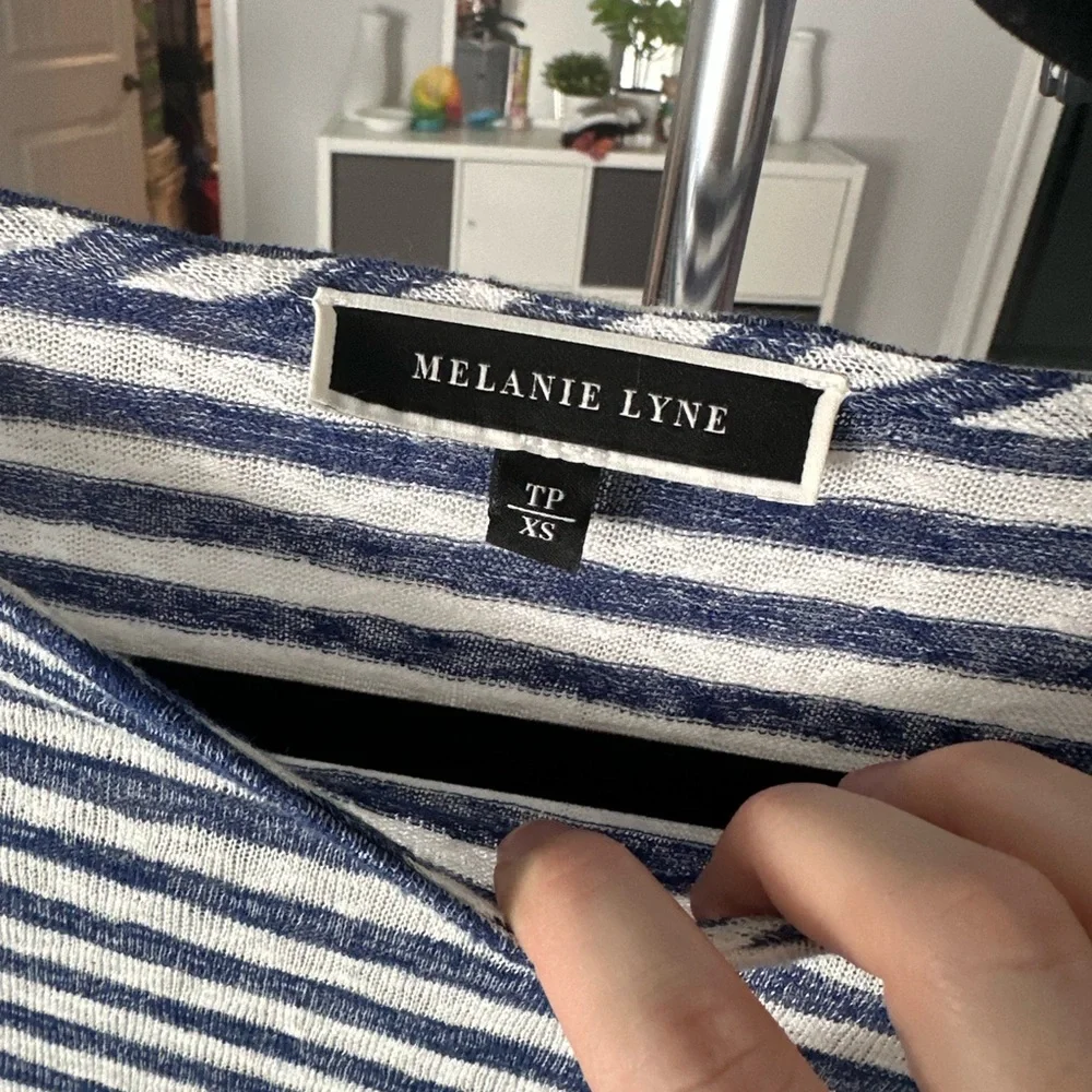 ✨Light Weight Striped Short Sleeve Tee in Blue and White |  Summer | Size XS - Picture 5 of 8